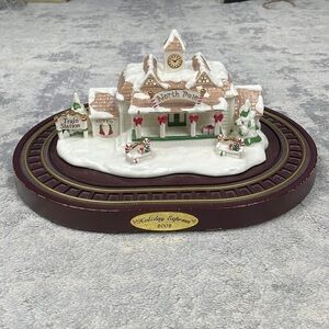 Vintage 2002 Avon Holiday Express North Pole Train Station Musical Christmas
